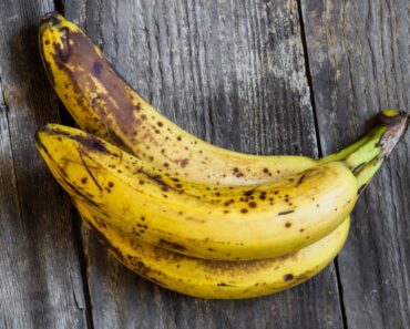 12 geniale Gründe, warum man eine Bananenschale nicht wegwerfen sollte!